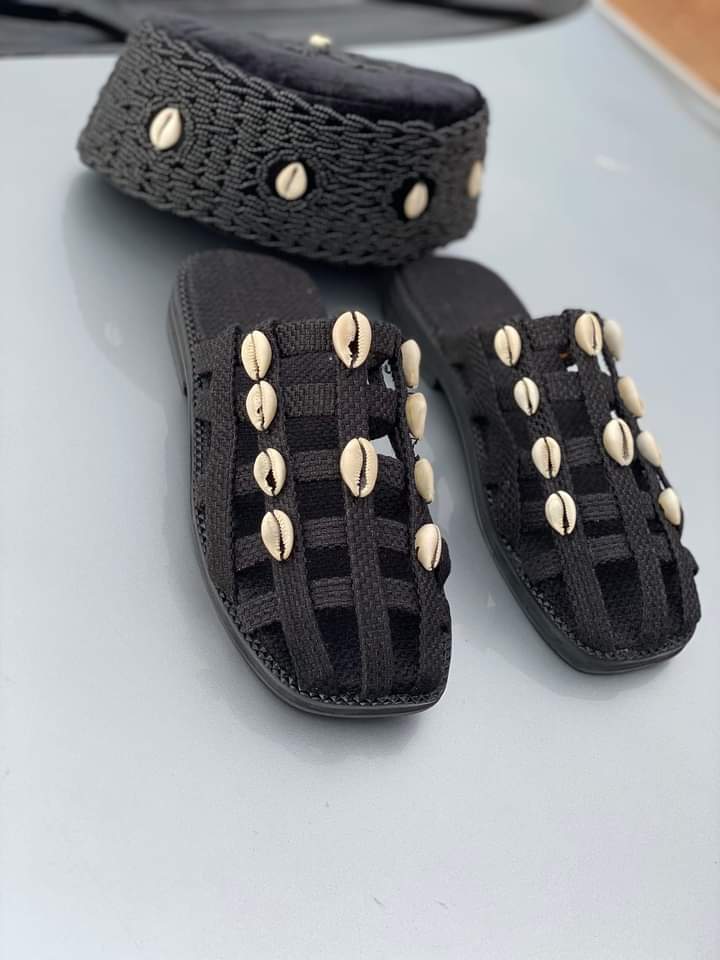 Anointingemeka's tweet photo. #FOOTWEAR for the #culture 

Order now: #link in comment

#Burna #Assu @2niteFlavour @rudeboypsquare @PeterPsquare @YulEdochie @_PeteEdochie_ @phynofino @ZORO @iam_anyidons_ @obicubana_1 @PeterObi @CCSoludo #Eyesonthejudiciary https://t.co/k2HmIcVH14