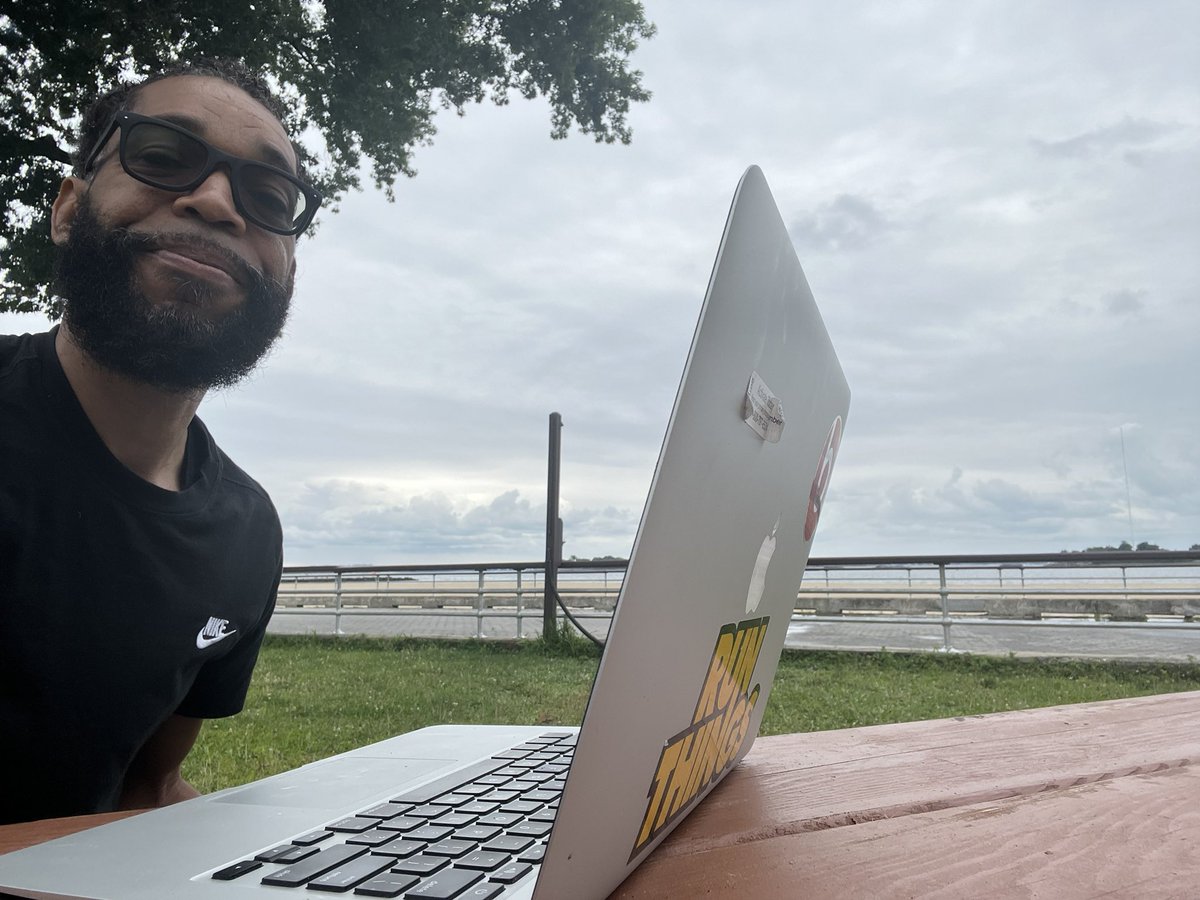 TomPowersJazz's tweet photo. The office is cloudy today…
#WFH #WorkForHealth https://t.co/wHni1G3trj