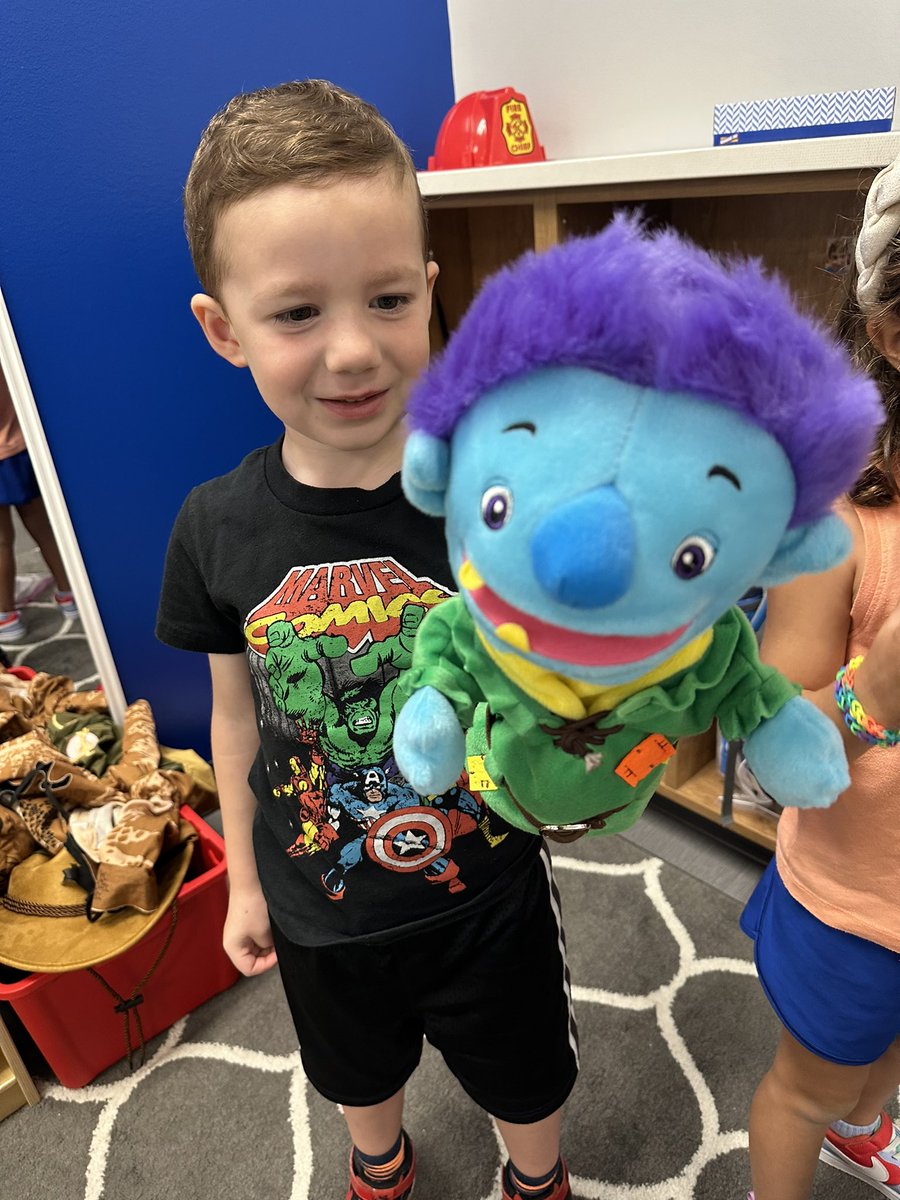 katyphinney's tweet photo. I purchased one ticket to see Frozen at Brentfield #RISDprek 4 w/ Ms. Naborβs class staring the blue snow monster! It was nice to enjoy some candy, popcorn & a drink with ice! #pretendplay #buildinglanguage #RISDweareone #RISDbelieves #RISDleadandint https://t.co/Jw9xqHfPe8