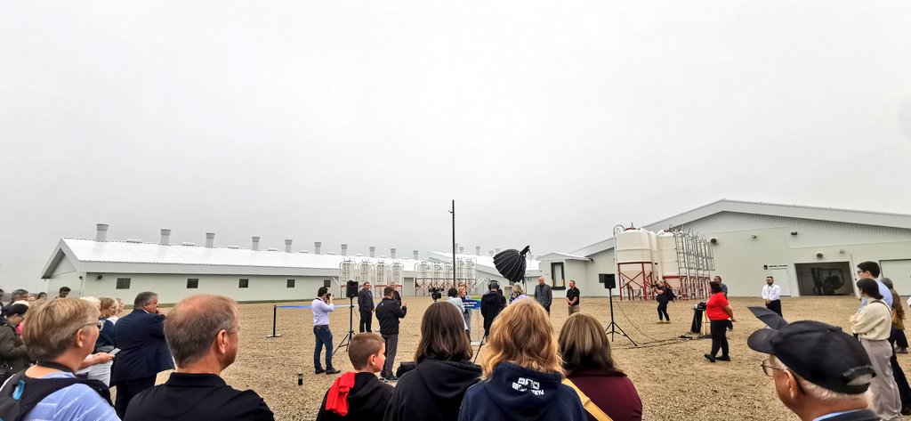 Here at the #OntarioSwineResearchStation open house! #UofG #UofGuelph #OSRC #OntarioPork #CdnAg #Agriculture #AgResearch