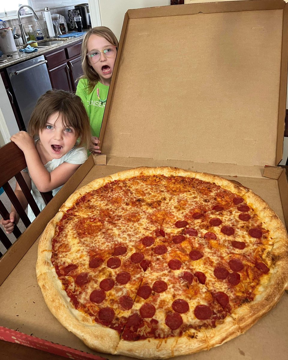 Jaw dropping #bennyfierros #bennyspizza #pittsburgh