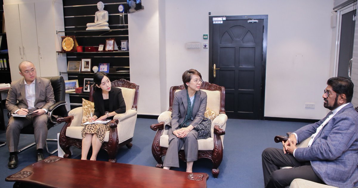 Productive meeting with <a href="/korembsl/">주스리랑카대한민국대사관</a> Amb H.E. Miyon Lee, where a wide array of issues were discussed. Housing scheme for doctors who practice in peripheries &amp; replacement of outdated equipment were 2 areas we sought support for. #Korea has always been a precious ally to #lka.