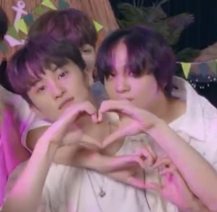 하…..(또이러네젠장할)
                            키스시떼.

(모루겟다..)
                           키스시떼.

이렇게변하는게 너무너무커염져