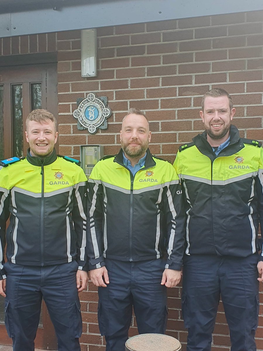 gardainfo's tweet photo. This day last week, Garda O’Sullivan, Garda Cybulski and trainee Garda O’Mahoney responded to an early morning call about a male in distress.

During their engagement with the man he suddenly entered the nearby River Lee. To the alarm of Gardaí he disappeared underwater. https://t.co/KclxFFNhqq