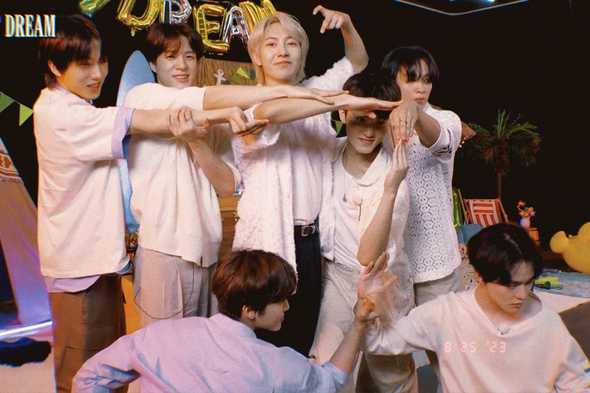 nameriicanow's tweet image. Untuk 7 mimpi yang di usahakan, terimakasi telah menjadi rumah untuk aku singgahi dan pulang, 4 tahun lalu aku mengenal 7 pangeran tampan dan keren, terimakasih telah berjalan meski jarak kalian korbankan, untuk 7 bayi yang sudah menjadi pangeran, mari bertemu untuk 123456789.