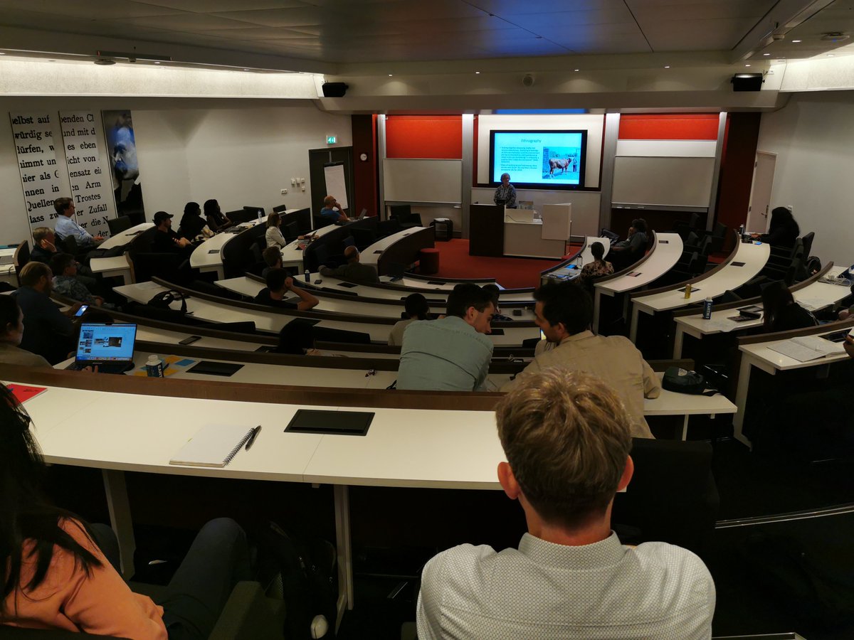 A wonderful keynote from  @leoniecornips on an ethnographic approach to cows, and they ways they interact with humans and each other. Mrrrrmmmm. #ethsym23