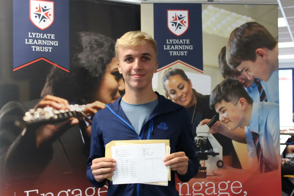 Congratulations to Callum Sutton who achieved two Grade 9s, 3 Grade 8s and 2 Grade 7s amongst other amazing grades on #GCSEResultsDay2023. We look forward to welcoming you to @college_deyes in September! Aintree Davenhill alumna #ResultsDay2023 #GCSEs2023 #proud #Deyesfamily