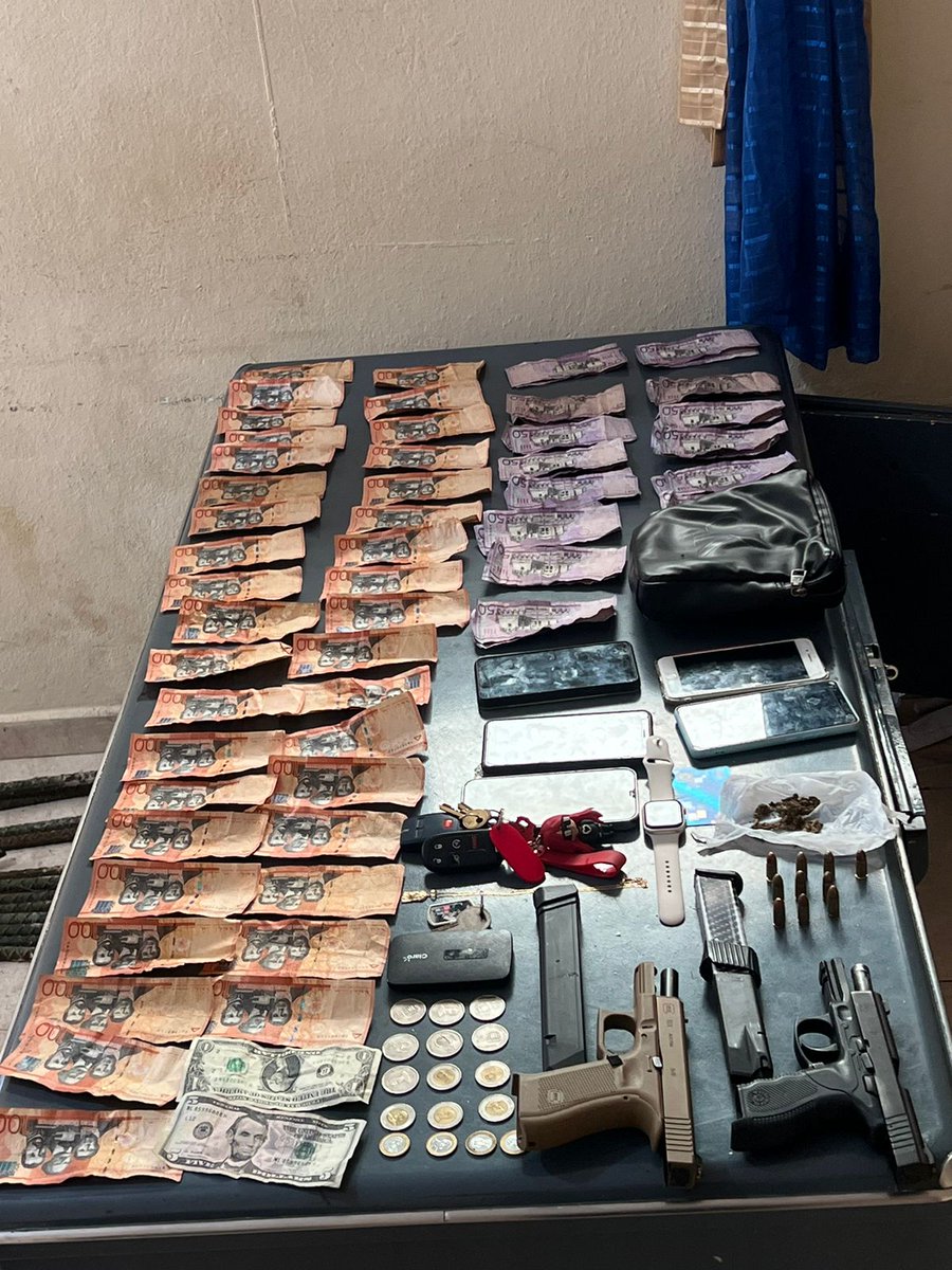 👮¡Mediante un operativo!👀

La <a href="/PoliciaRD/">Policía Nacional República Dominicana</a> informó este jueves que gentes de la #Dicrim en #Santiago, mediante operativo, apresaron a un hombre tras ocuparle dos pistolas, sustancias ilícitas, celulares, dinero en efectivo en pesos y dólares.

#ElNuevoDiarioRD
