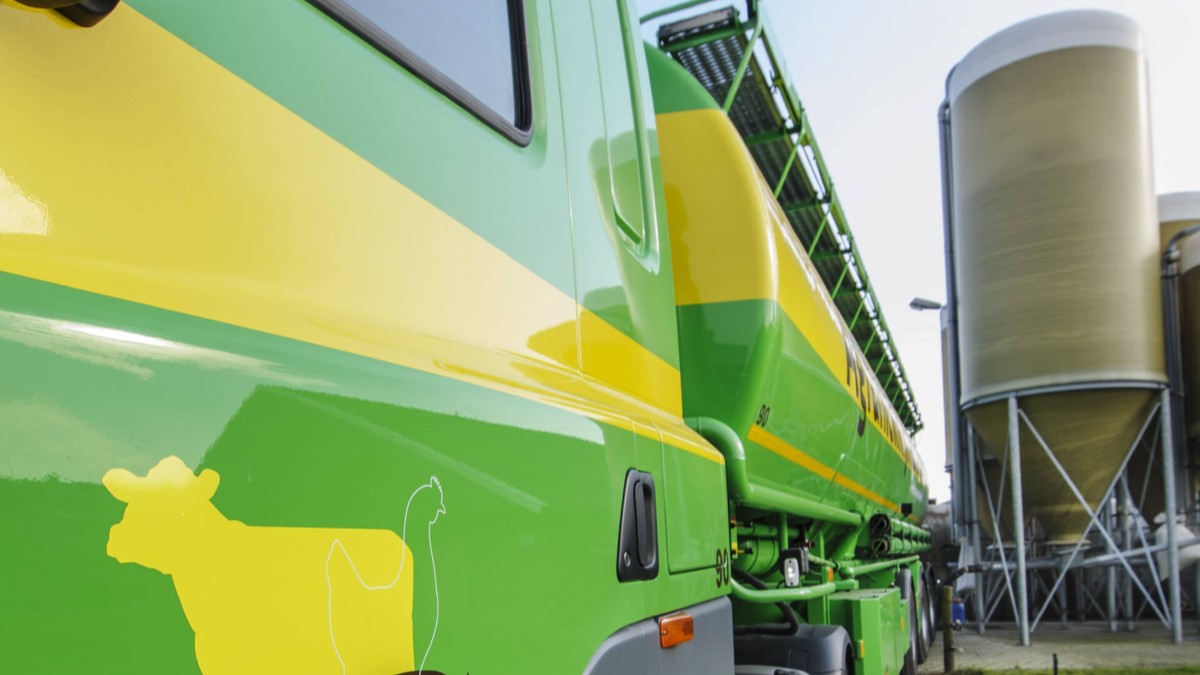 📍 Coöperatie AR heeft een goed eerste half jaar van 2023 achter de rug. Zo werd er 1,8% meer veevoer verkocht dan in dezelfde periode in 2022. Ook de pijlers Plant en Winkels hebben een mooi resultaat neergezet. Lees het nieuwsbericht 👉 bit.ly/3P9MLN3