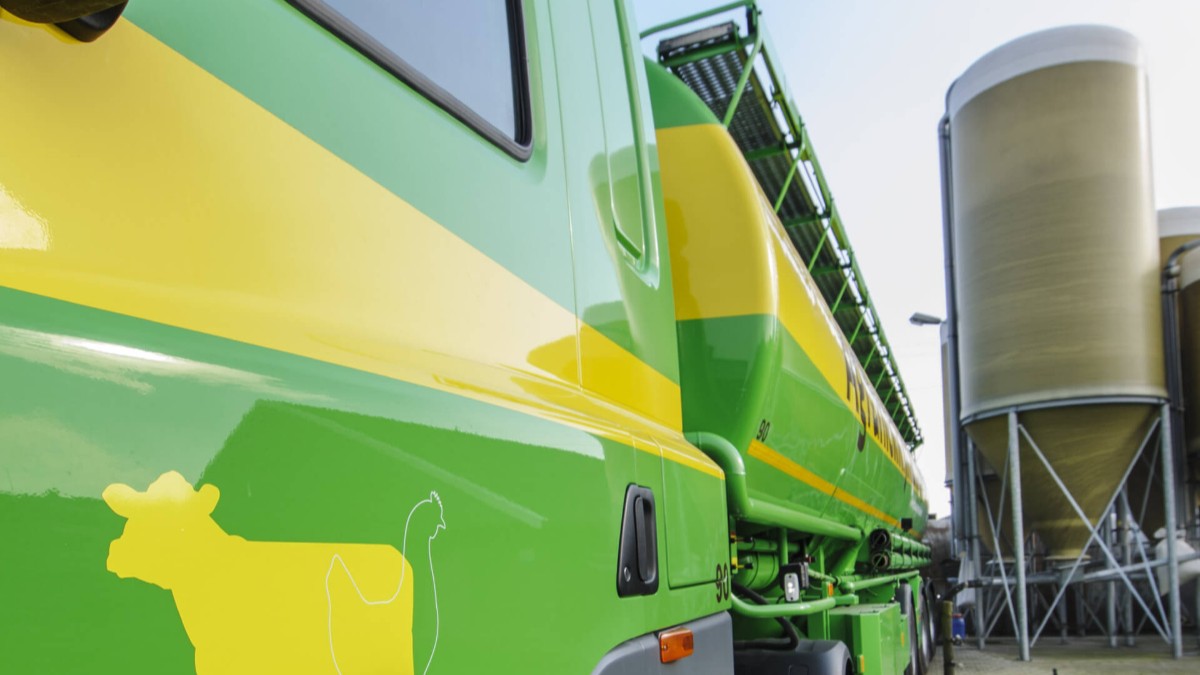 📍 Coöperatie AR heeft een goed eerste half jaar van 2023 achter de rug. Zo werd er 1,8% meer veevoer verkocht dan in dezelfde periode in 2022. Ook de pijlers Plant en Winkels hebben een mooi resultaat neergezet. Lees het nieuwsbericht 👉 bit.ly/3P9MLN3