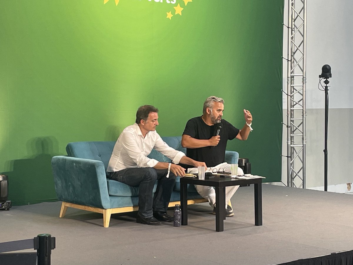Aux journées d’été des écologistes l’Insoumis Alexis Corbière et le maire de Grenoble Eric Piolle se voient un peu comme « une première partie » en débattant sur l’exercice du pouvoir, juste avant le débat avec le rappeur ⁦#Medine #EELV #LeHavre #Normandie