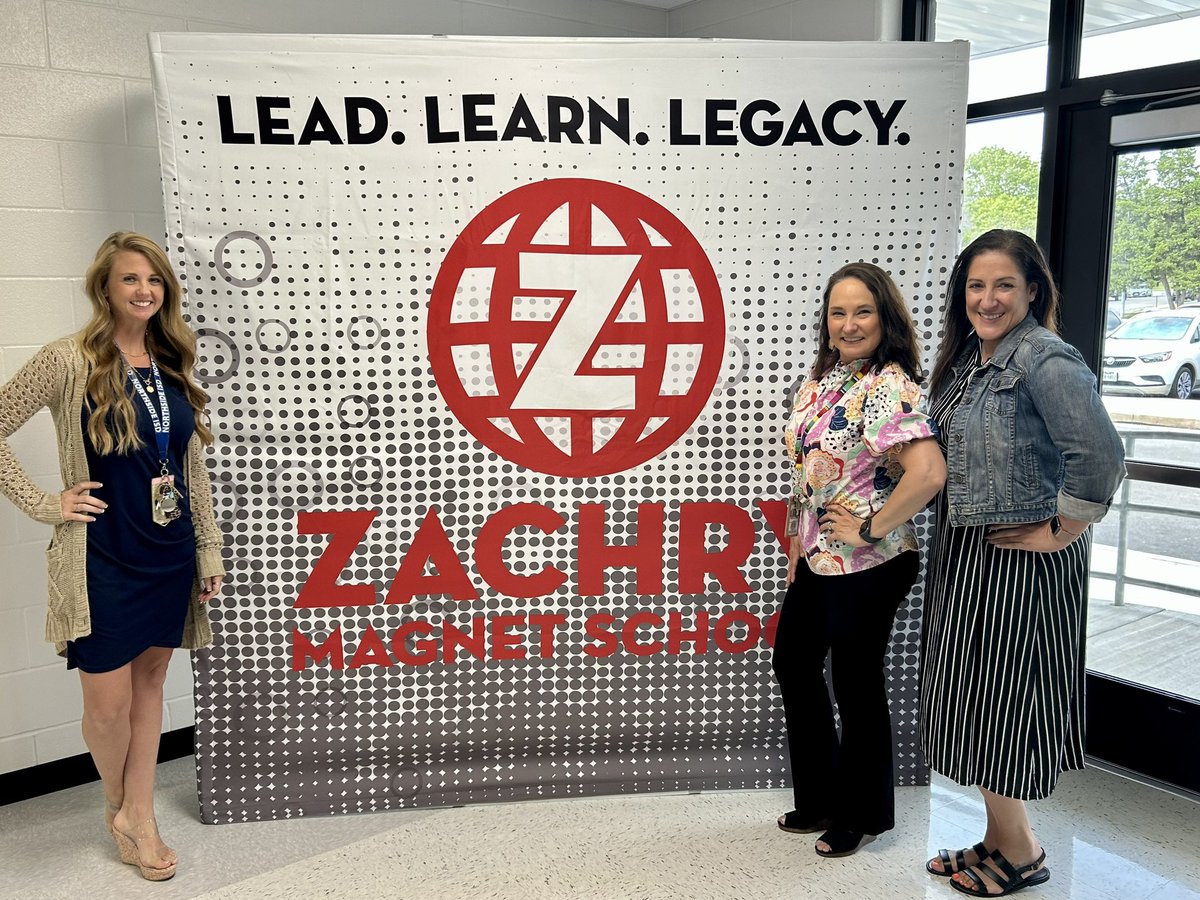 GonzalSophia09's tweet photo. Ready to meet our Global Leaders @NISDZachry @NISDZachryCyber ❤️🙌🏼👩🏻🏫❤️#leadlearnlegacy https://t.co/BXJntE2FMX