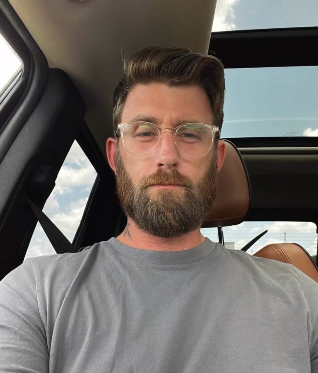 AustinMilla3's tweet photo. Don't miss out on an opportunity to enhance my life. #onyourknees #walletsout https://t.co/l4cSnk3nyj