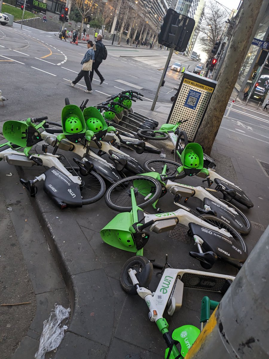 .<a href="/_LimeAID/">LimeAID</a> hi can you ask one of your team to clean this up this morning on Collins and Spencer