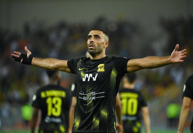 Alssakrran's tweet image. كلام مهم 🚨

اتمنى هذا الكلام يستوعبه الجمهور ويفهمه تماما ، اليوم في كل مره يسجل فيها حمدالله ويتألق راح تكون على حساب كريم ، في كل دقيقه يكون موجود فيها حمدالله بالملعب سيختفي كريم من اجل ان يظهر حمدالله. 

كيف تضحي بكريم من اجل حمدالله ؟ 
كيف تضحي بكل الامكانيات اللي عند كريم!…