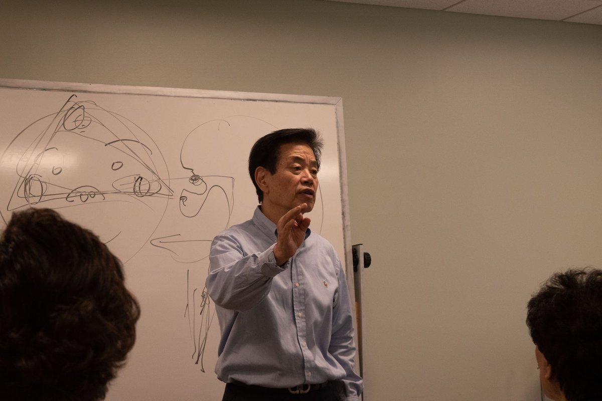 Today was Evergreen Center's first day of Korean Lied Music Class!

Korean Lied Music is a music genre where Western Classical singing techniques are intertwined with the lyrics of Korean poems. 

Here are a few photos from today!