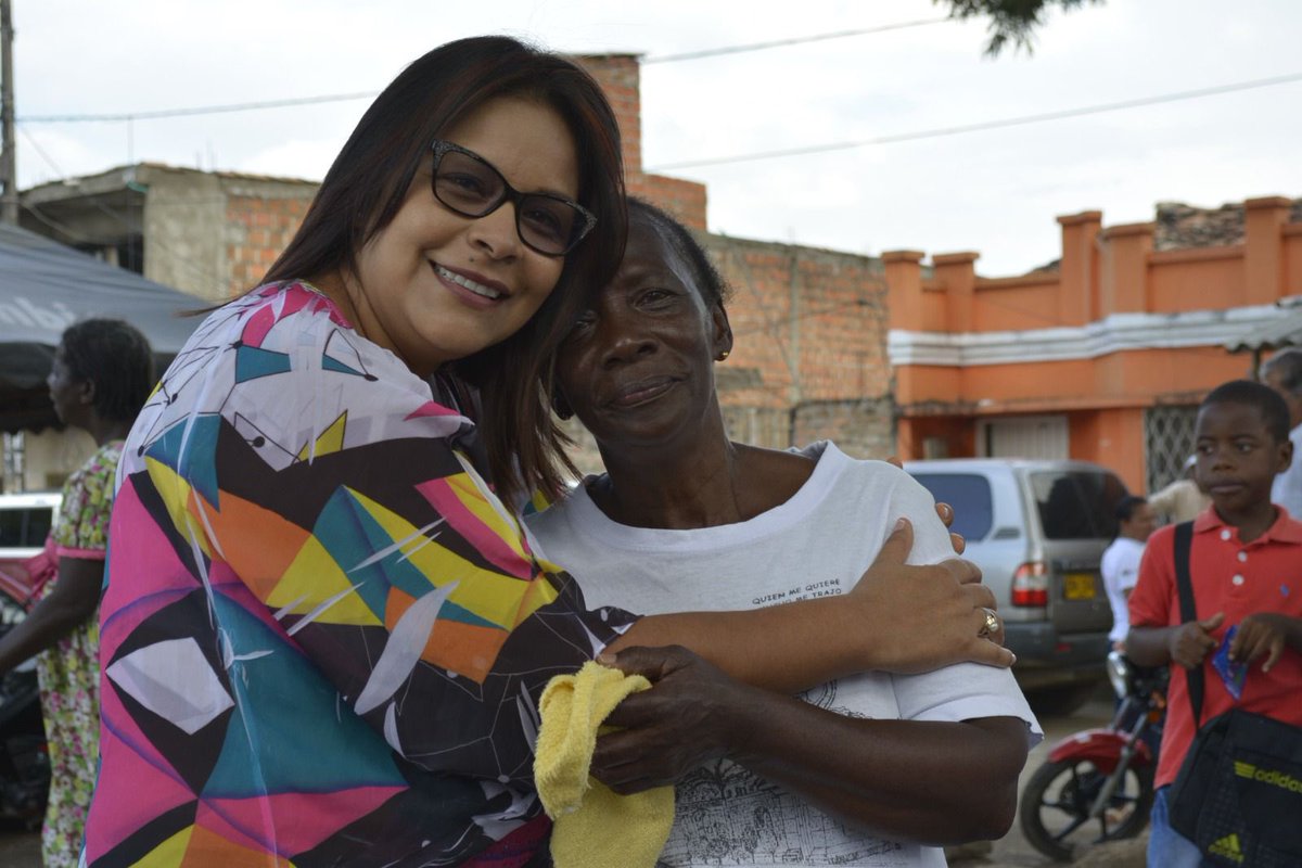 LinaRivera01's tweet photo. #Tbt 🔙Mi compromiso con #Jamundí no es de ahora, han sido más de 20 años al servicio de nuestra comunidad.💪🏻

Esperamos contar con tu apoyo para seguir construyendo un Camino Seguro para Jamundí.🙌🏻💙🧡

#LinaAlcaldesa #JamundíCaminoSeguro #DignidadyCompromiso #Jamundí https://t.co/KGAXa9eEJi