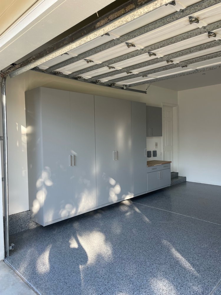 CabinetsP's tweet image. With a variety of options, including cabinets, shelving, and overhead storage, a garage storage system can be tailored to fit your unique needs.  📷 John D. of Newport Beach   #customgaragestorage #personalizedstorage #garagedesign #garagegoals #exteriordesign #customcabinets