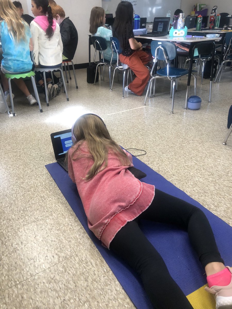 Mrs. Busche’s class working on figurative language, predictions, comprehension, and character traits! It is an amazing place to spend your days! #creeklife <a href="/SCECardinals/">SCECardinals</a>