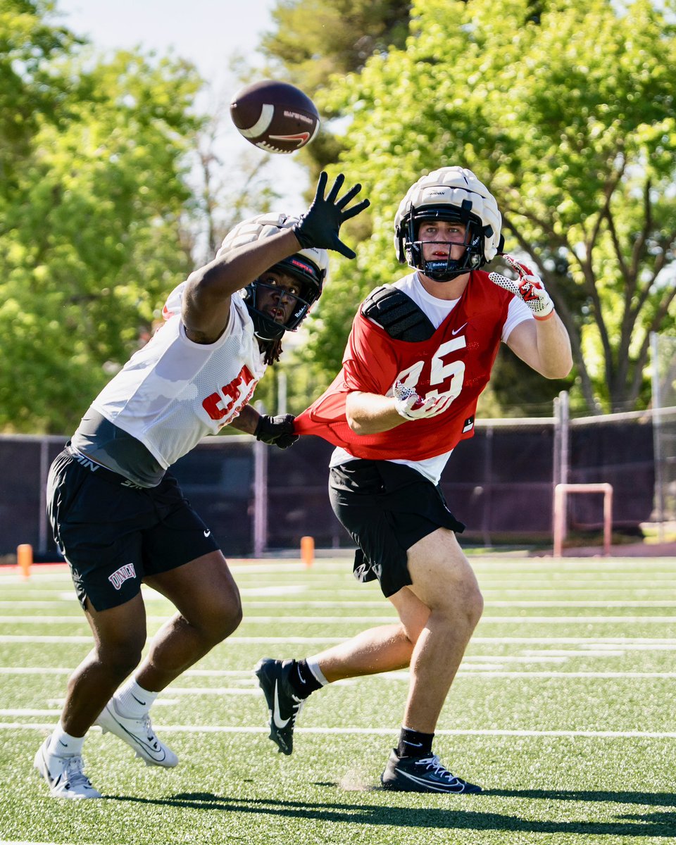 unlvfootball's tweet photo. The grind continues 📈 https://t.co/KgYO7DZWhQ