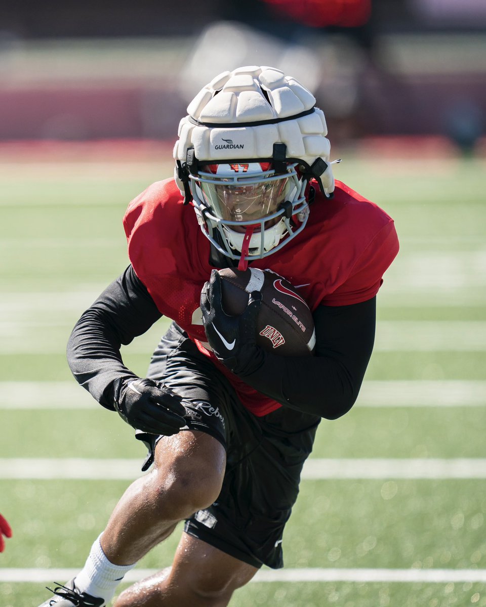 unlvfootball's tweet photo. The grind continues 📈 https://t.co/KgYO7DZWhQ