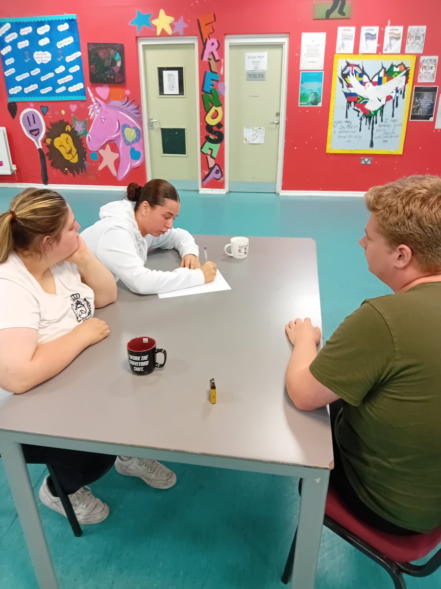 YouthWorkAll's tweet image. Our Senior Youth Officer delivering training on reflective practice tonight with the staff at  Rosario Youth Centre Belfast.
Plenty of great discussions, much sharing and learning from each other's practice.
#DevelopingTheWorkforce 
#YouthWorkWorks
@eayouthservice