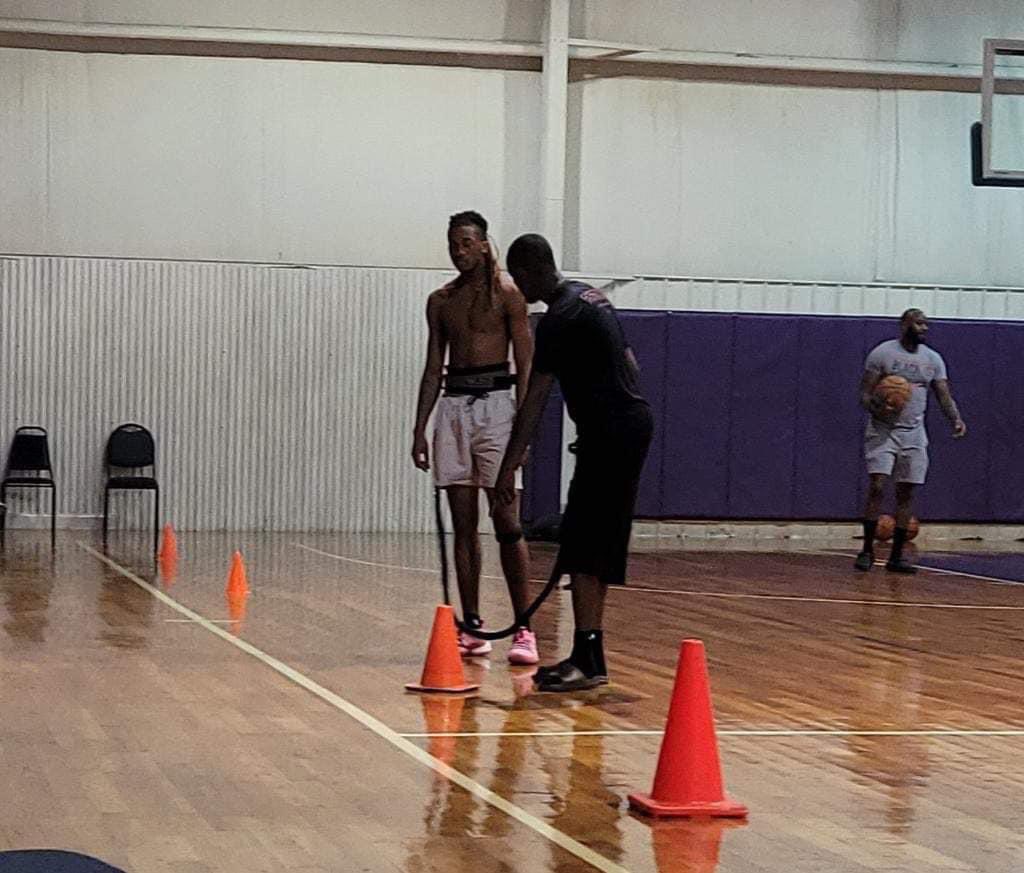 ShakamiAni's tweet photo. Yeeesss…I love to see it!!! @JermarquisJ Keep Working Son💪🏽🏀
#AlwaysInTheGym
#TheOriginals
#PureGame https://t.co/5dzuFzgfSe