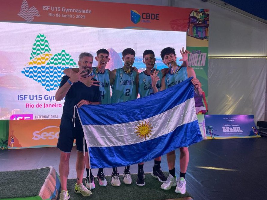 cabboficial's tweet photo. 🥉 ¡Argentina es medalla de bronce en la Gymnasiada U15 de Río de Janeiro!

🏀 La Selección de 3x3 se subió al último escalón del podio tras derrotar 19-12 a Brasil 👏 https://t.co/OLREcrl3VX