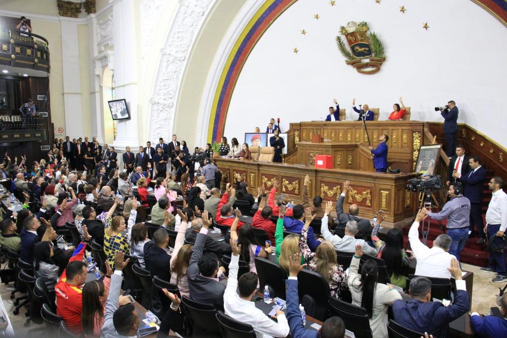 Asamblea_Ven's tweet photo. #24Ago || Queda aprobada la designación de María Alejandra Hernández Aldana como nueva secretaria de la AN. https://t.co/HFaWDmmiAC