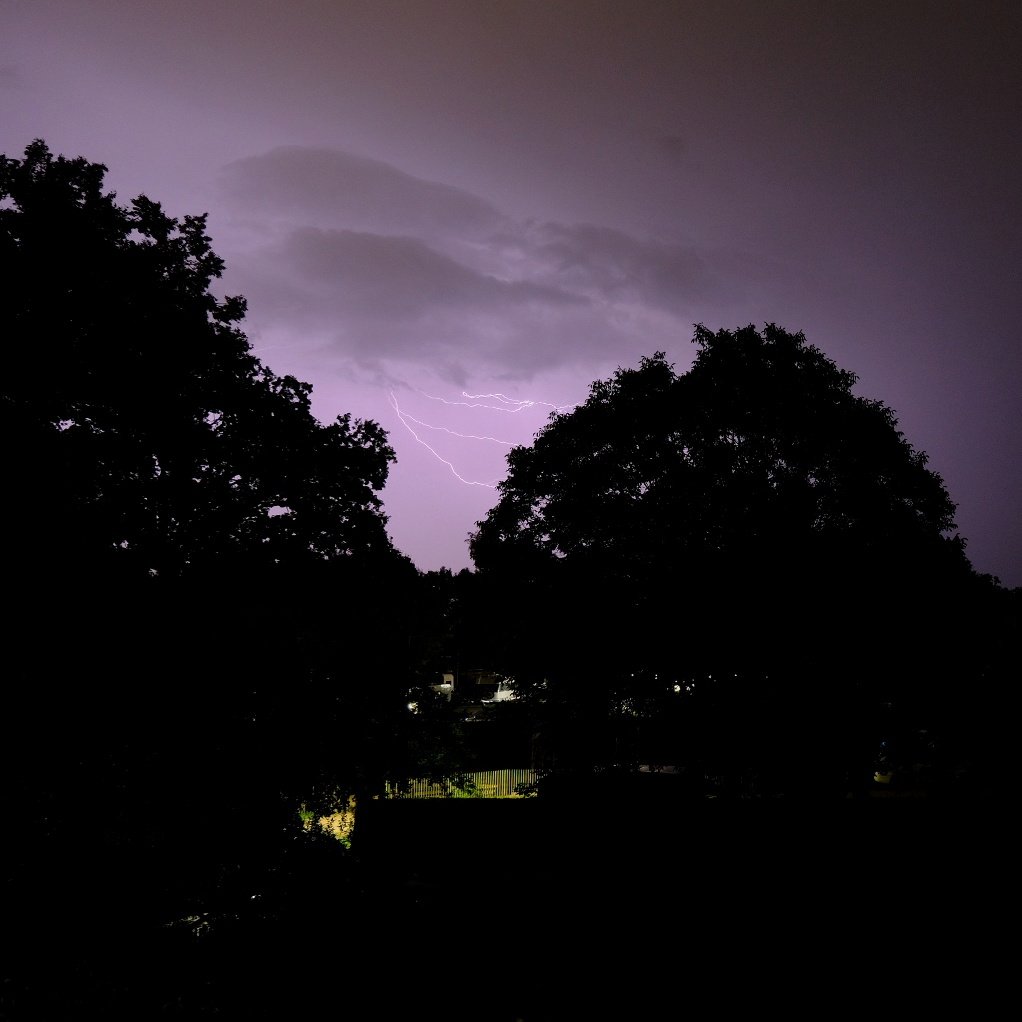 d78167's tweet photo. Onweer nabij Nürnberg vanuit Zirndorf
Unwetter Umgebung Nürnberg 
#onweer #unwetter #Gewitter 
@StormchaserNL https://t.co/L0gIcYSMsH