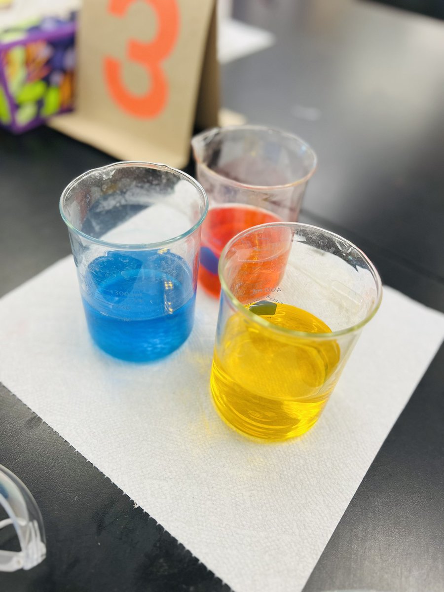 lilog1's tweet photo. So much fun hanging out in Mr. Clark’s 6th grade science class while they did a rainbow lab. The kids were fully engaged and looked like professional scientists in their lab coats and goggles. 🧪 https://t.co/AYMxZt9RsW