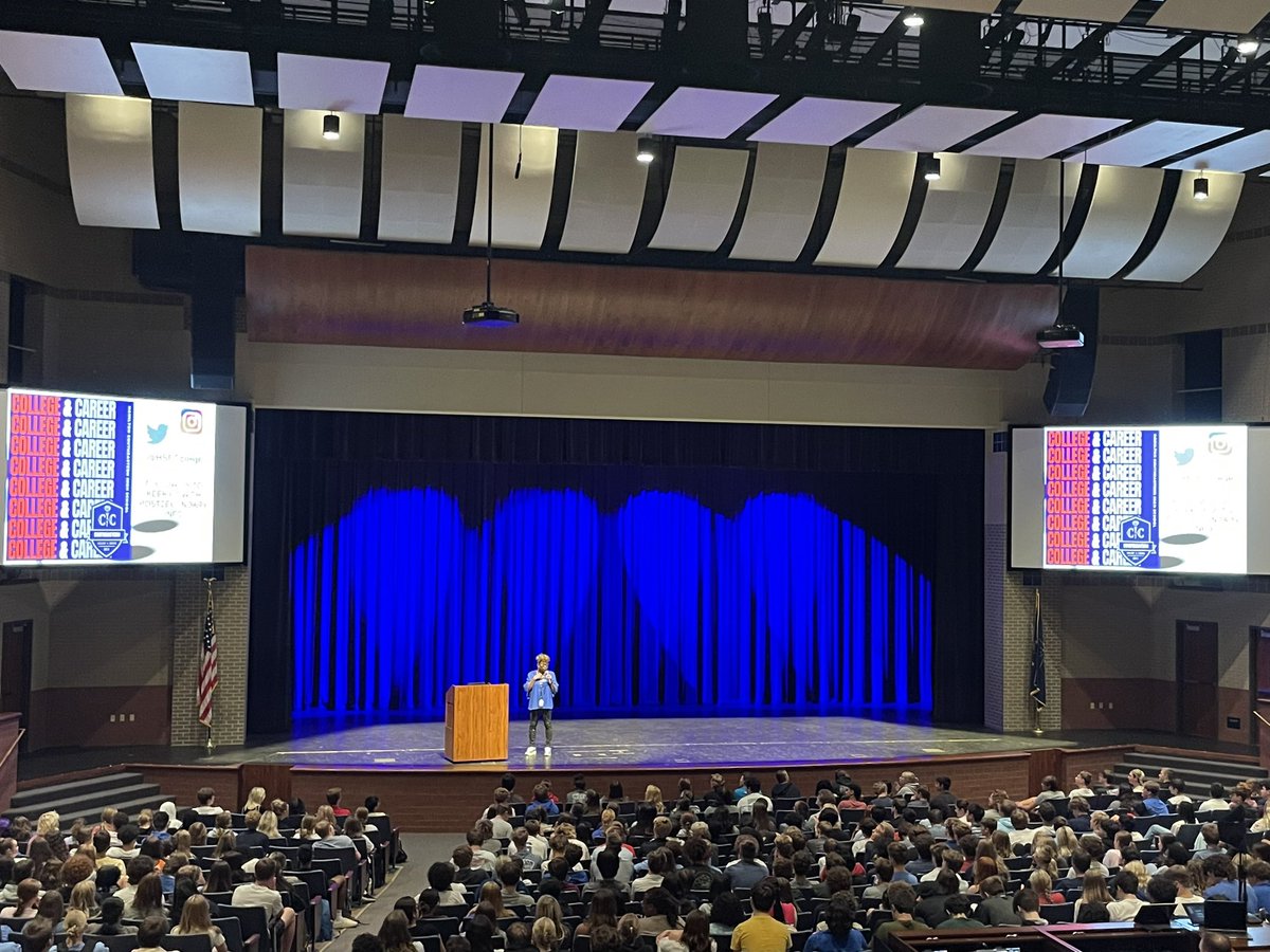 HSECollege's tweet photo. SENIOR COLLEGE &amp; CAREER MEETING.  We have some of the best kids!!  💙💙 Thanks for being leaders! @HSEPrincipal @HSESchools https://t.co/ywGB12T0RV