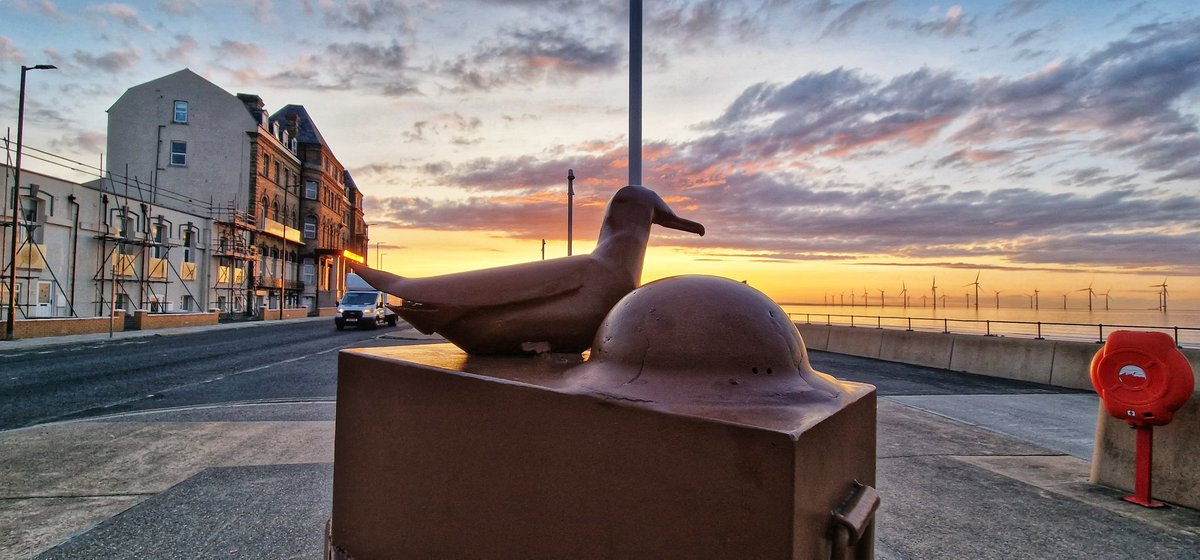 dave_cocks's tweet photo. A few more from #Redcar #sunset #silhouette #NorthYorkshire #grimupnorth #teessidelive #StormHour #bbcweather #itvweather #earthandclouds #PhotographyWx #Canon5dMk4 #rcambassadors https://t.co/6PCZujJBaa