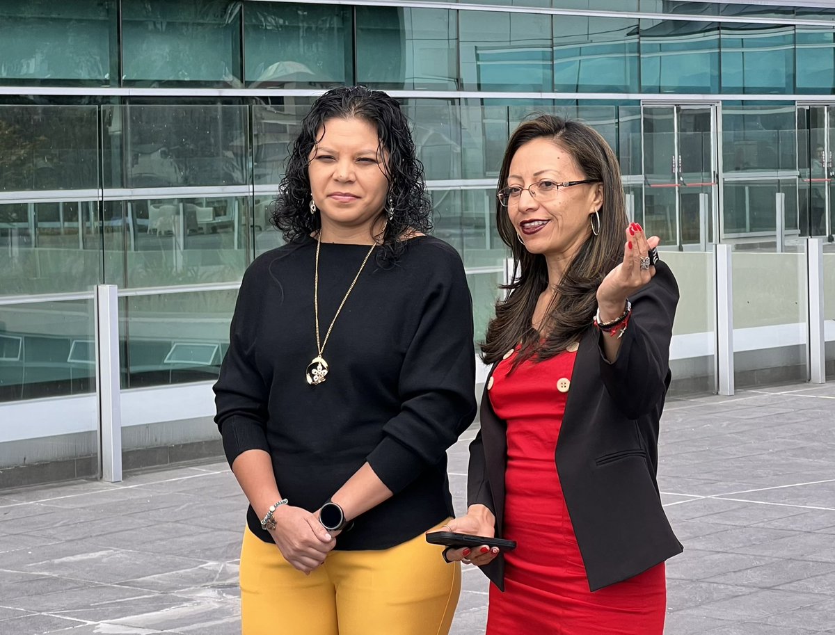 UDLAEcuador's tweet photo. La ministra subrogante, @GmMANOSALVAS, recorrió nuestro campus #UDLAPark, que fue la primera edificación del país en Ivette esta certificación. https://t.co/0EdKWxx4Zr