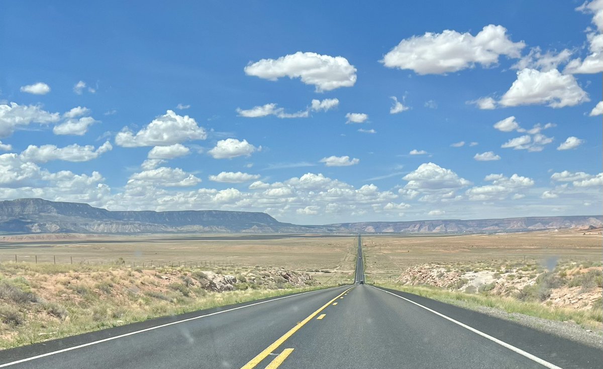 NearAndFarAZ's tweet photo. I can never drive through #Arizona, #Utah &amp; the #NavajoNation without getting a few #RoadtoSky shots
💙☁️💙 #ArizonaUtahRoadTrip #ArizonaUtahborder https://t.co/Xv52LU0J6z