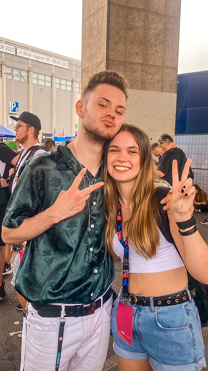 sara.🧸 tweet media