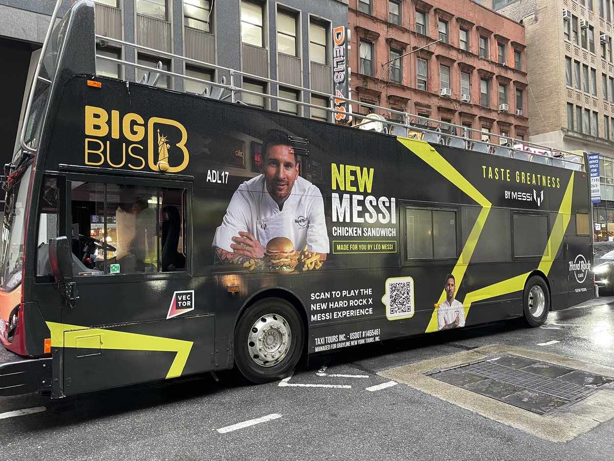 MarkSaysHi's tweet photo. He can’t be avoided, even when you try! 
(48th St btwn 6th &amp; 5th) #Messi https://t.co/n5G1vBkvHt