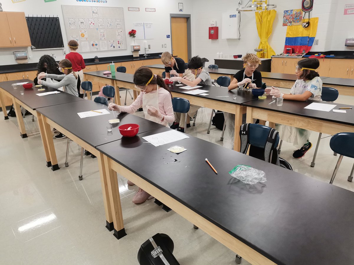 afbonillao's tweet photo. Students love a divergent experiences!!! Escape room, stations, laboratories, etc. Hands on activities where many abilities are required... We prepare experiences where students learn!! @participatelearning #UnitingOurWorld 🇨🇴 https://t.co/9UsGB450lW
