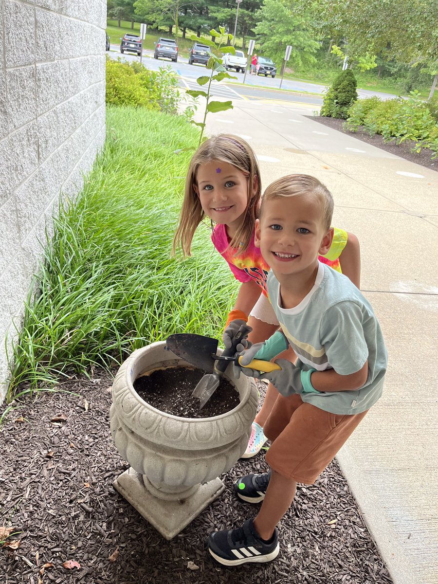 Today while I was getting the classroom ready, Aubrey and Grayson planted some welcome flowers with Mrs. Goad! 🌼🌸 #ctsdexcellence