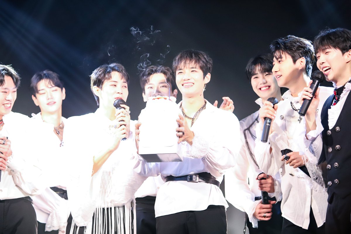 akj___haneul's tweet photo. 🤍멋진녀석들 데뷔 6주년 축하해🤍

앞으로도 꽃길만 걷자!!
멋녀랑 함께하는 순간이 영원했음 좋겠다🫶🏻🫶🏻🫶🏻

#멋진녀석들 #greatguys #호령 #한을 #다운 #동휘 #동인 #활찬 #의연 #백결 #horyeong #haneul #daun #donghwi #dongin #hwalchan #uiyeon #baekgyeol
#grace #그레이스 
@GreatGuys_twt https://t.co/27vRGrdzY5