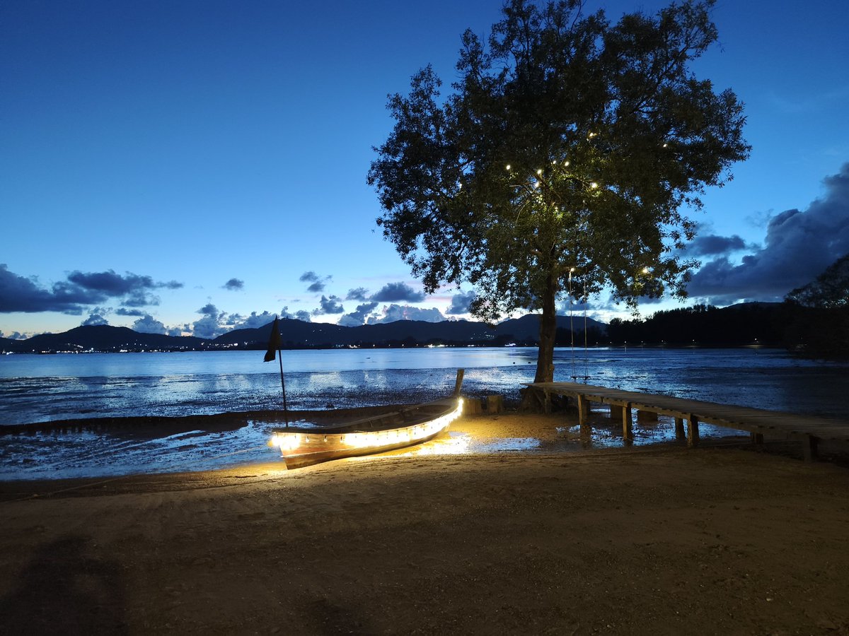 Heerlijk een aantal weken met het gezin genieten in Thailand 😍 
Beste therapie die er is om weer samen naar elkaar te groeien. 

#vakantie #genieten #verwerken #gezin #afsluitingtoeslagaffaire #totrustkomen