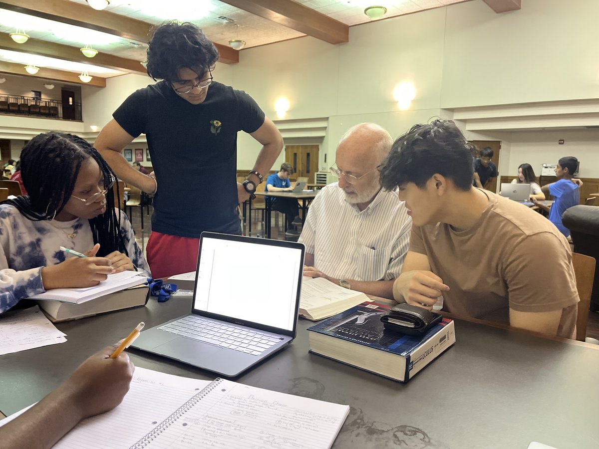 MeduOss's tweet image. Students get help with their studies every evening from their professors. Here, Dr. K assists Rabiat, Tajvir, and Andrew with Calculus. Learn more at ossm.edu. #ossmstudents #teacherhelp