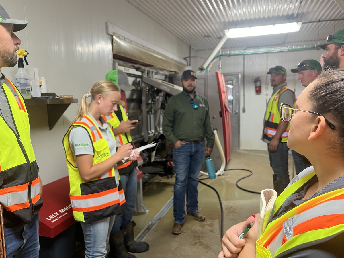 AgriKingInc's tweet photo. We value providing innovative products & services to improve the future of our clients, employees, & our company. A group of our Managers recently participated in a robotics training with our Robotics Specialist, Parker.
#ContinuousLearning #Innovation #Dairy #KeyToProfit https://t.co/b02eqVUG3M