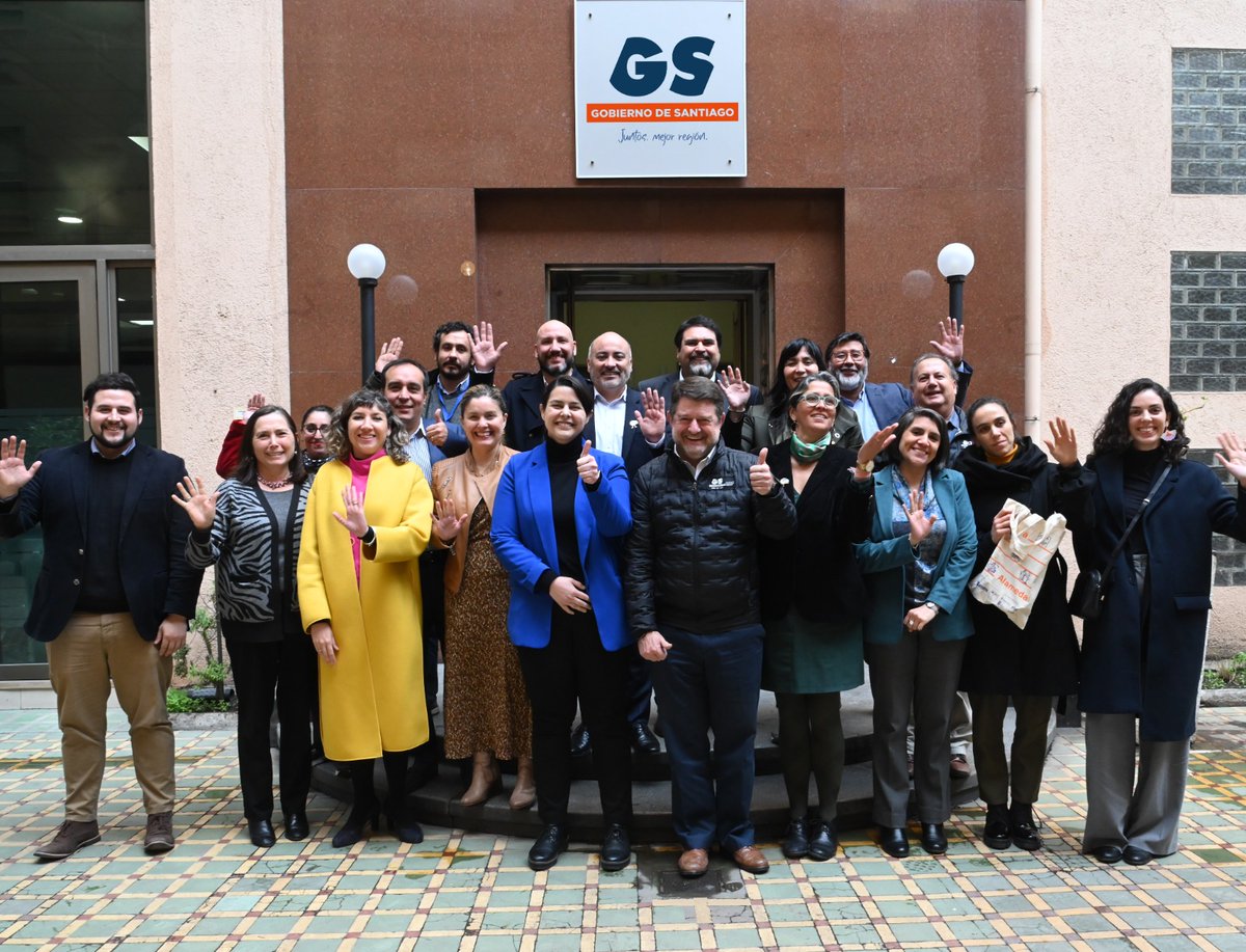 Seguimos avanzando en #MásSeguridad. La subsecretaria @franperalesf  junto a las subsecretarias y subsecretarios se reunieron con el gobernador @Orrego para conversar y revisar en conjunto el proyecto #NuevaAlameda 🫶