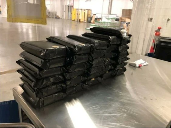 ObserverTerry's tweet image. An Ontario truck driver could be heading to prison for up to 12 years after being found guilty Thursday of smuggling $3.5 million in cocaine into Canada via the Blue Water Bridge near Sarnia
tinyurl.com/yrrshmt7