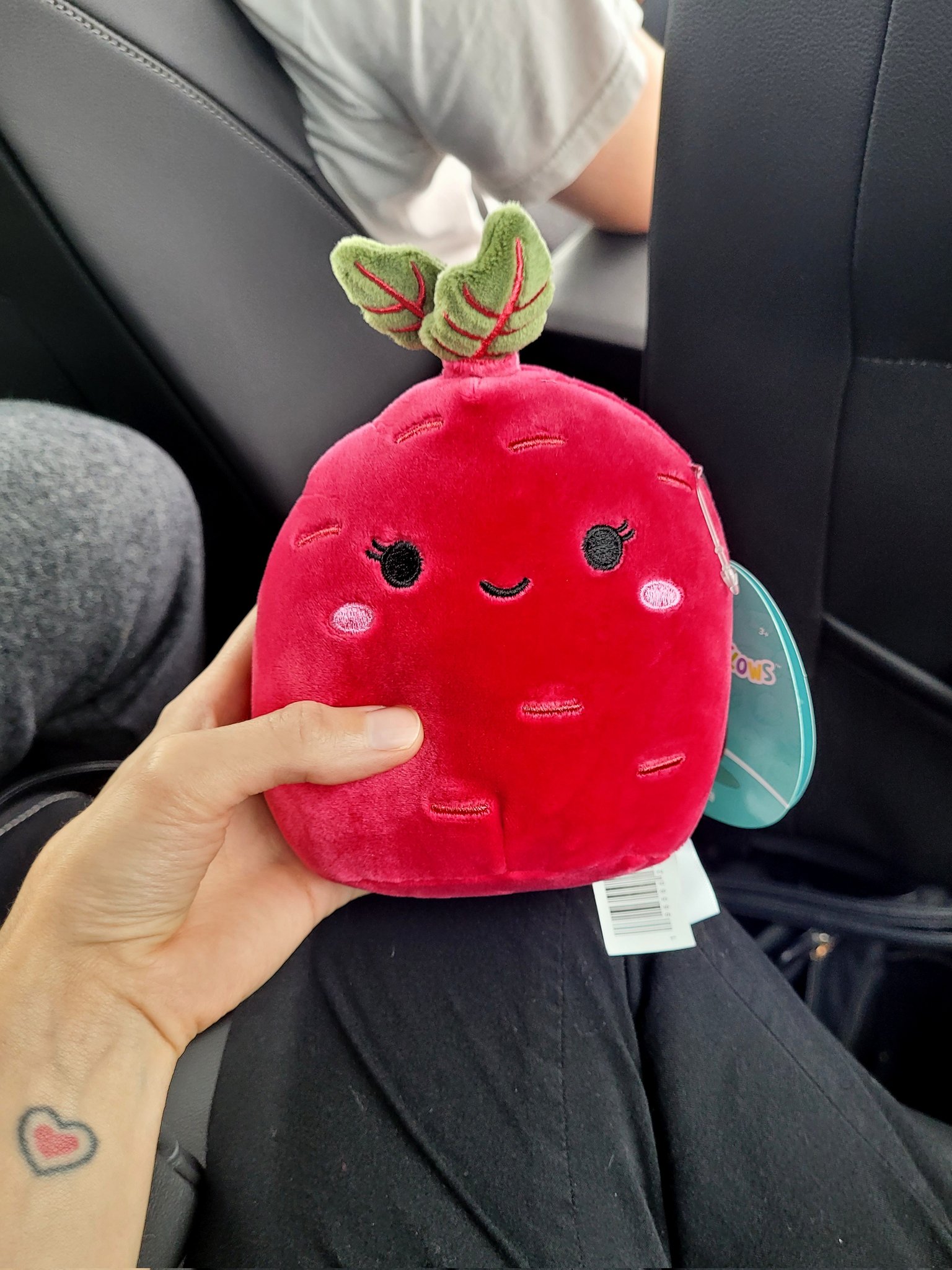 Soooo I caved and got this cute beet Squishmallow 🥺🥺🥺 https://t.co/IbSKEW5k6j