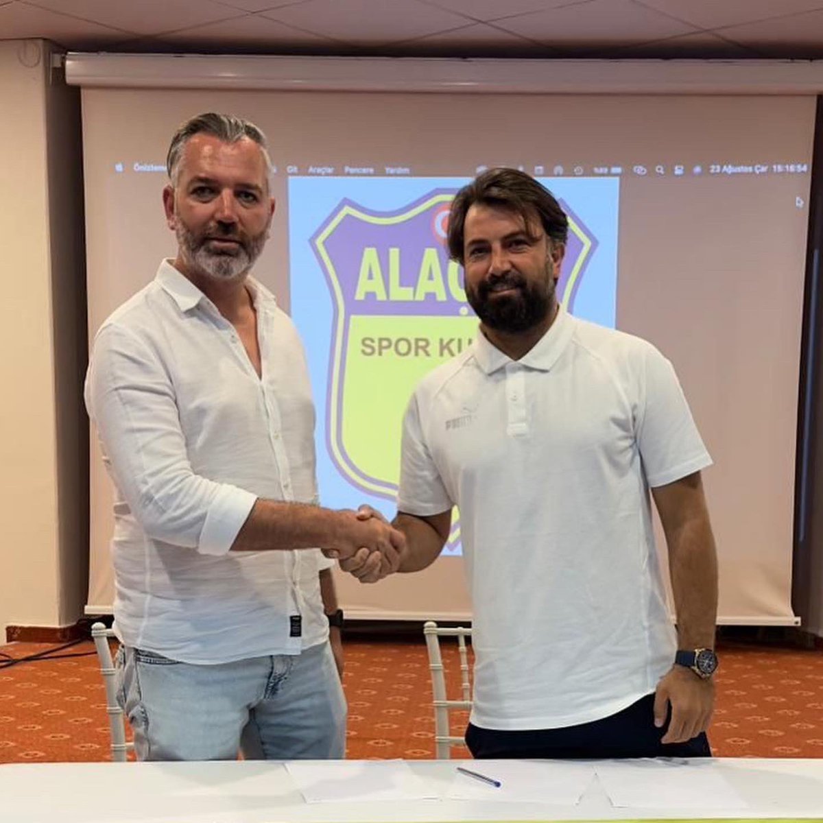 Alaçatı Spor Kulübü yönetimimiz UEFA A Lisans sahibi başarılı Teknik Direktör Serkan Söğüt ve teknik ekibi ile 2023 - 2024 sezonu için anlaşma sağlamıştır.
