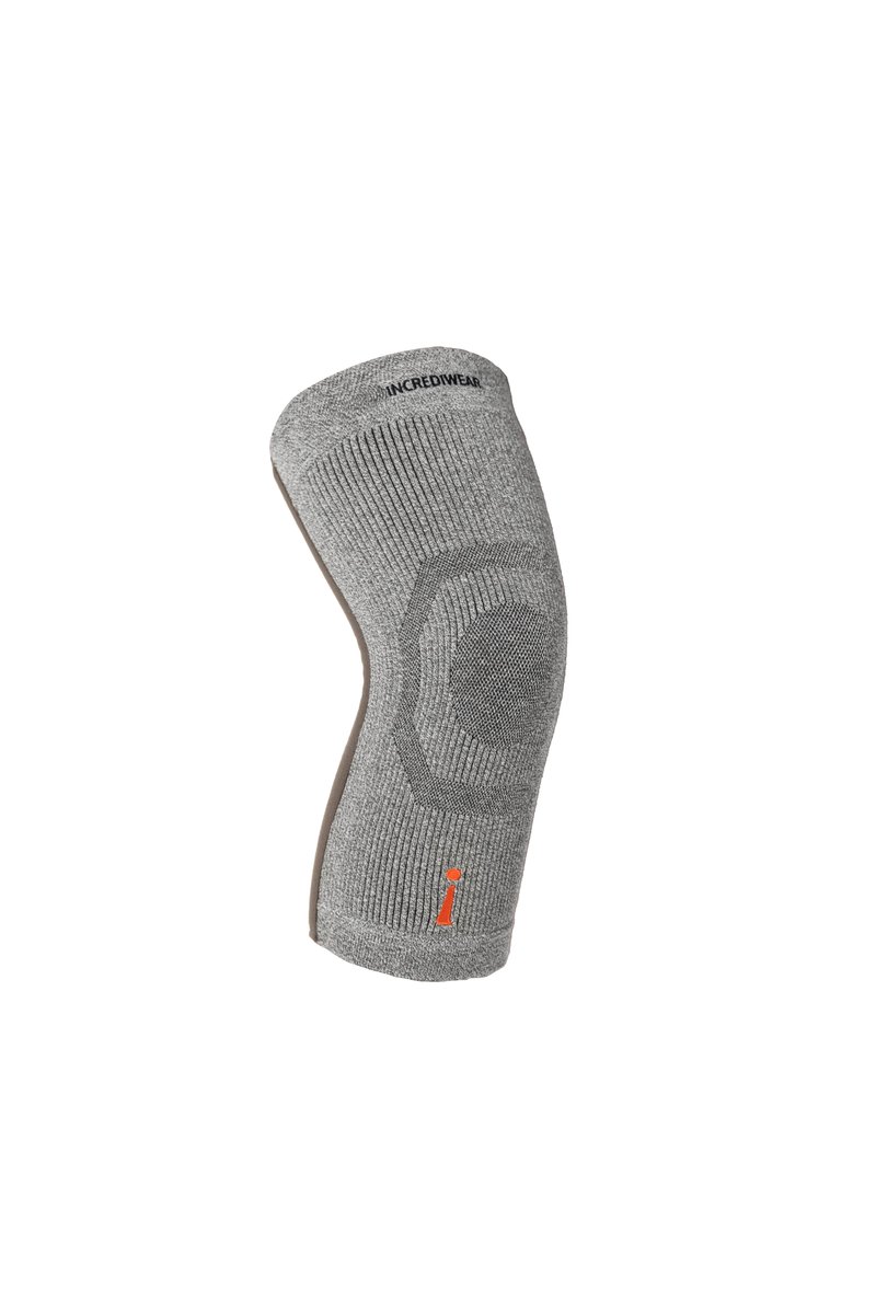 Incrediwear's tweet image. 🎶Nothings holding Harry back...not even gravity is holding him back🎶

Harry is looking great backstage getting his knees ready to put on a show!

#incrediwear #kneesleeves #naturalhealing #backstage #HarryStyles