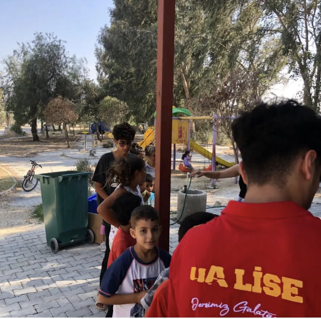 ultrAslanLISE's tweet photo. Antakya Odabaşı Mahallesindeki küçük kardeşlerimize ve büyüklerimize dondurma ikramında bulunduk.

#ultrAslanLİSE https://t.co/Fj168nYQTy