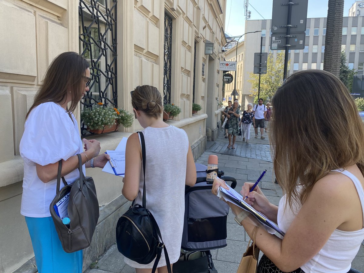 JagnaMarczulajt's tweet photo. Na ulicach upał 🌞 ale my w #Krakow intensywnie zbieramy podpisy poparcia dla kandydatek i kandydatów z #KoalicjaObywatelska do Sejmu i Senatu🇵🇱
Dziękujemy za każdy podpis, uśmiech i życzenie powodzenia. Idziemy #POzwyciestwo ✌️
#Jagnadludzi #Jagna #PolskaWNaszychSercach https://t.co/baRoC6Dp1M